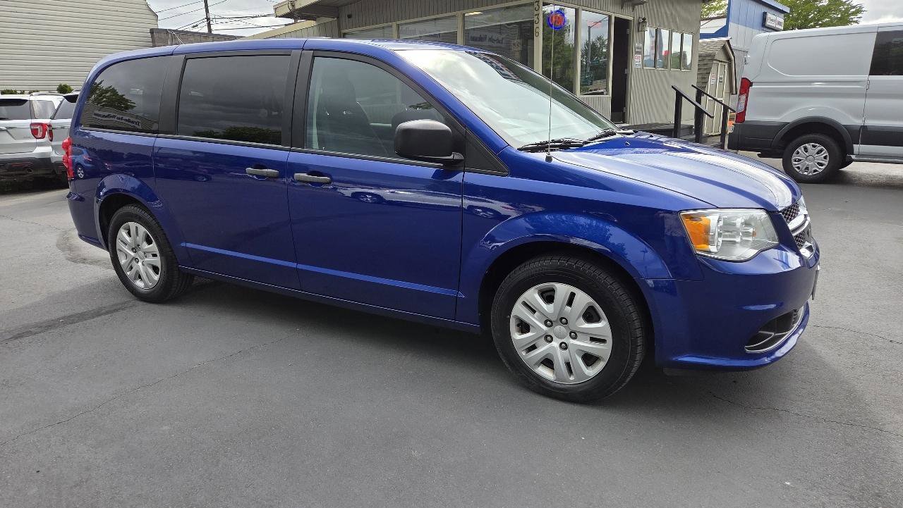 Used 2019 Dodge Grand Caravan SE w/ UConnect Hands-Free Group FWD image 6