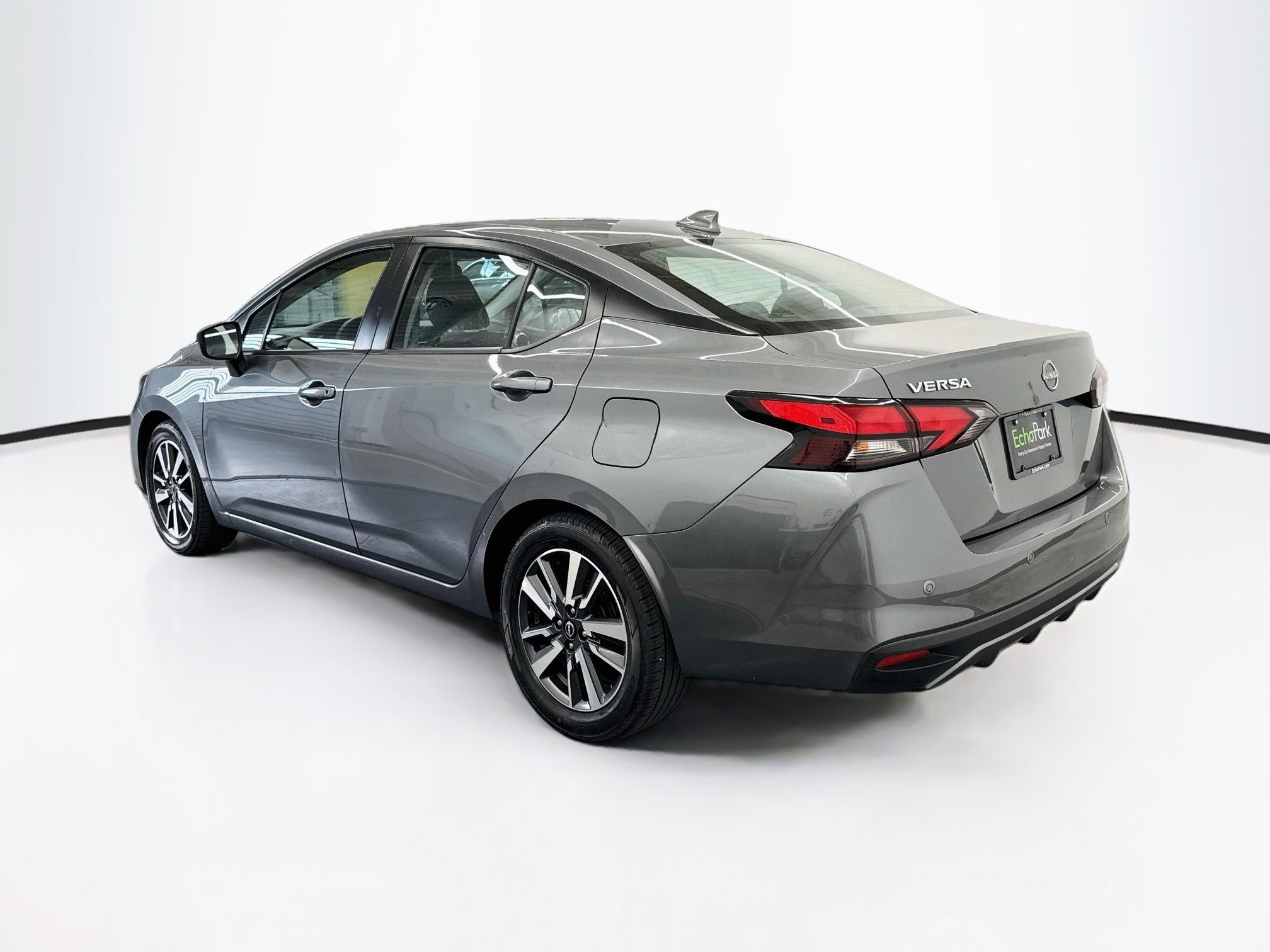 Used 2025 Nissan Versa SV FWD image 5