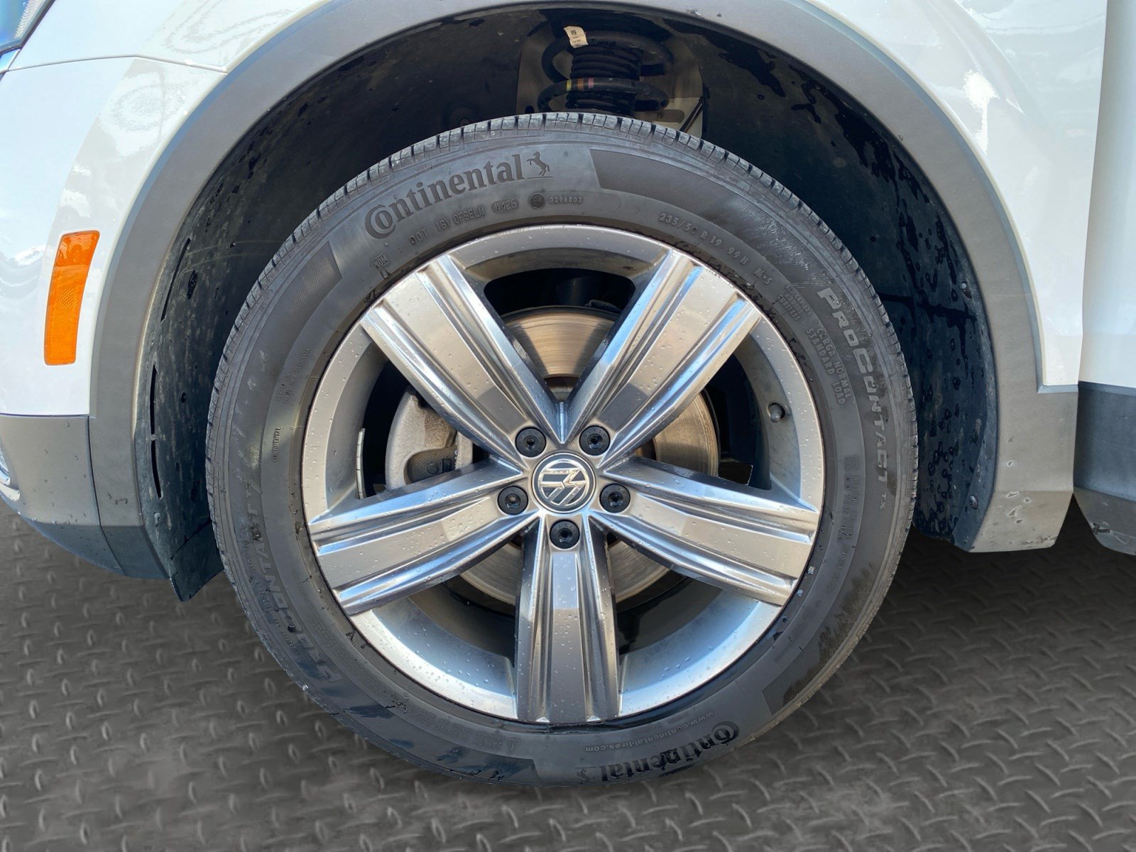 Used 2018 Volkswagen Tiguan SEL Premium AWD/4WD image 37