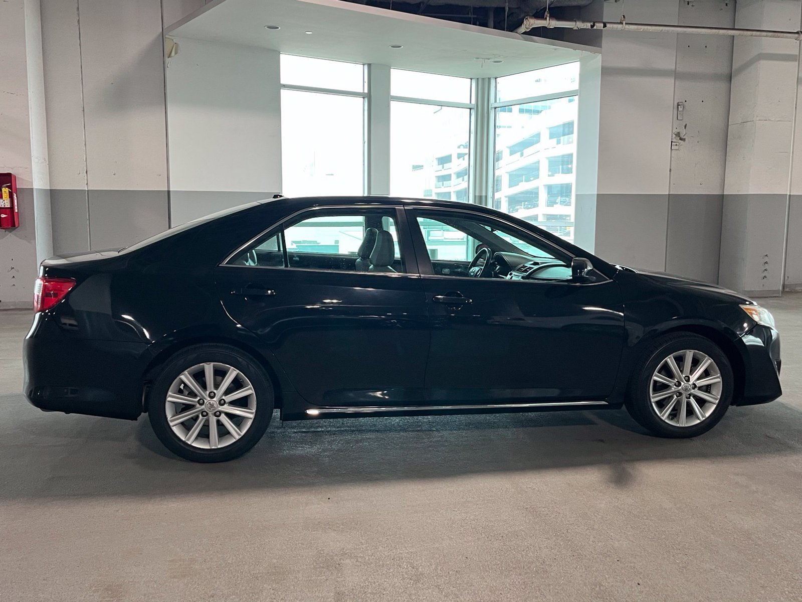 Used 2012 Toyota Camry XLE w/ Leather Pkg FWD image 11