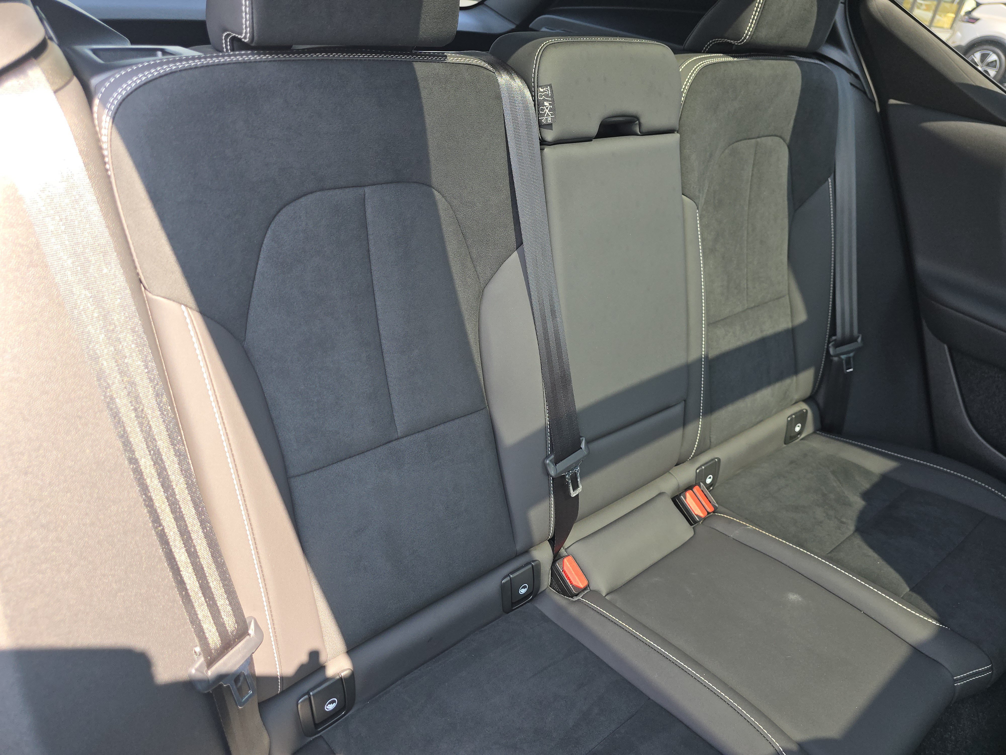Used 2024 Volvo XC40 Recharge Plus w/ Protection Package Premier AWD/4WD image 19