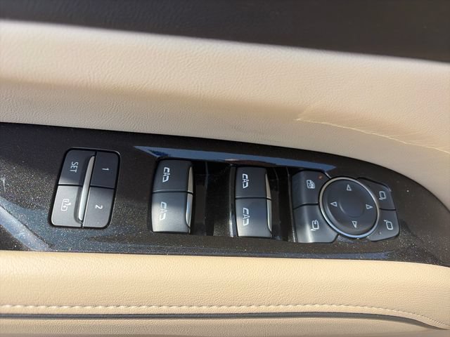 Used 2024 Cadillac Escalade Premium Luxury w/ Performance Package AWD/4WD image 11