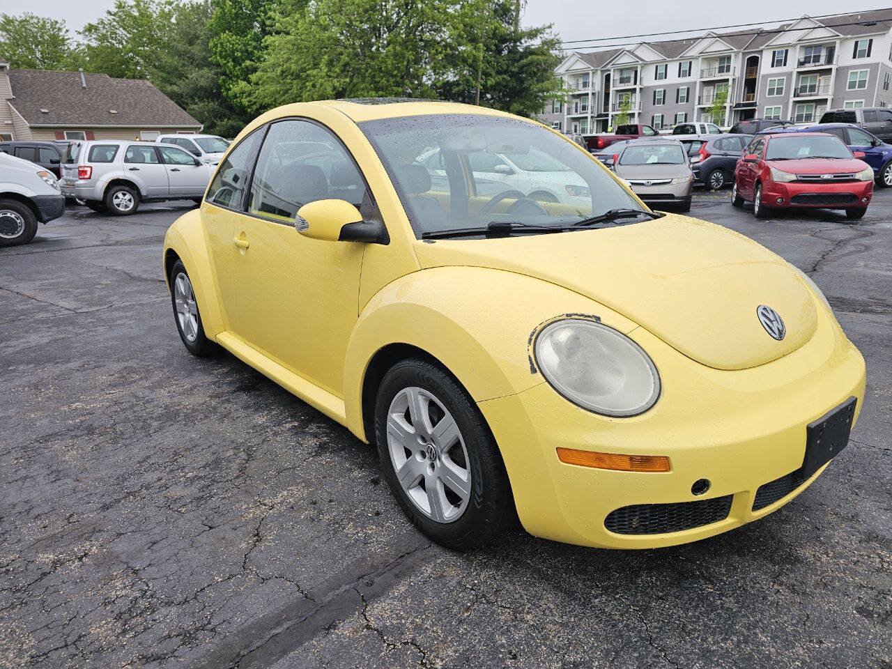 Used 2007 Volkswagen Beetle Coupe w/ Package 1 FWD image 4