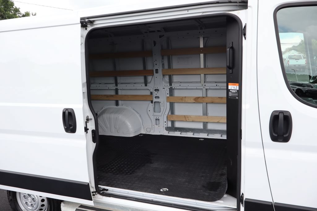 Used 2025 RAM ProMaster 2500 w/ U-Haul Equipment Group FWD image 33
