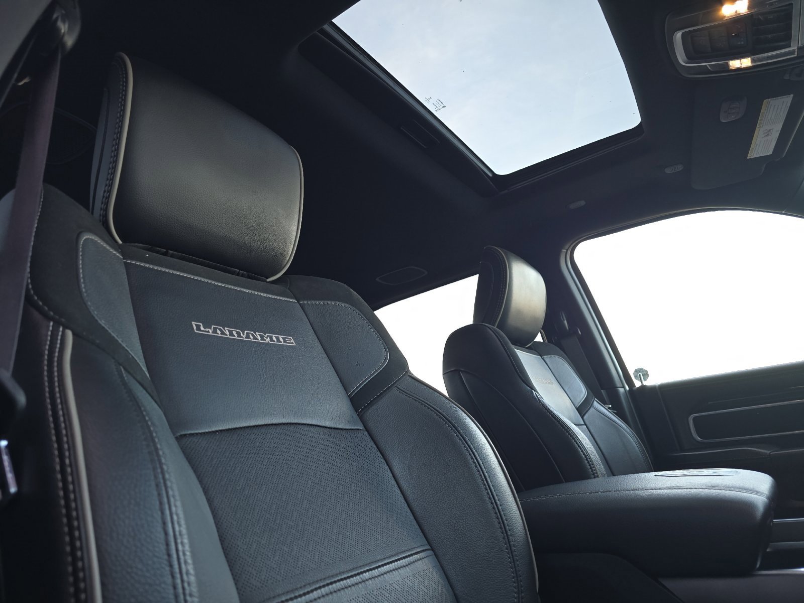 Used 2020 RAM 3500 Laramie image 15