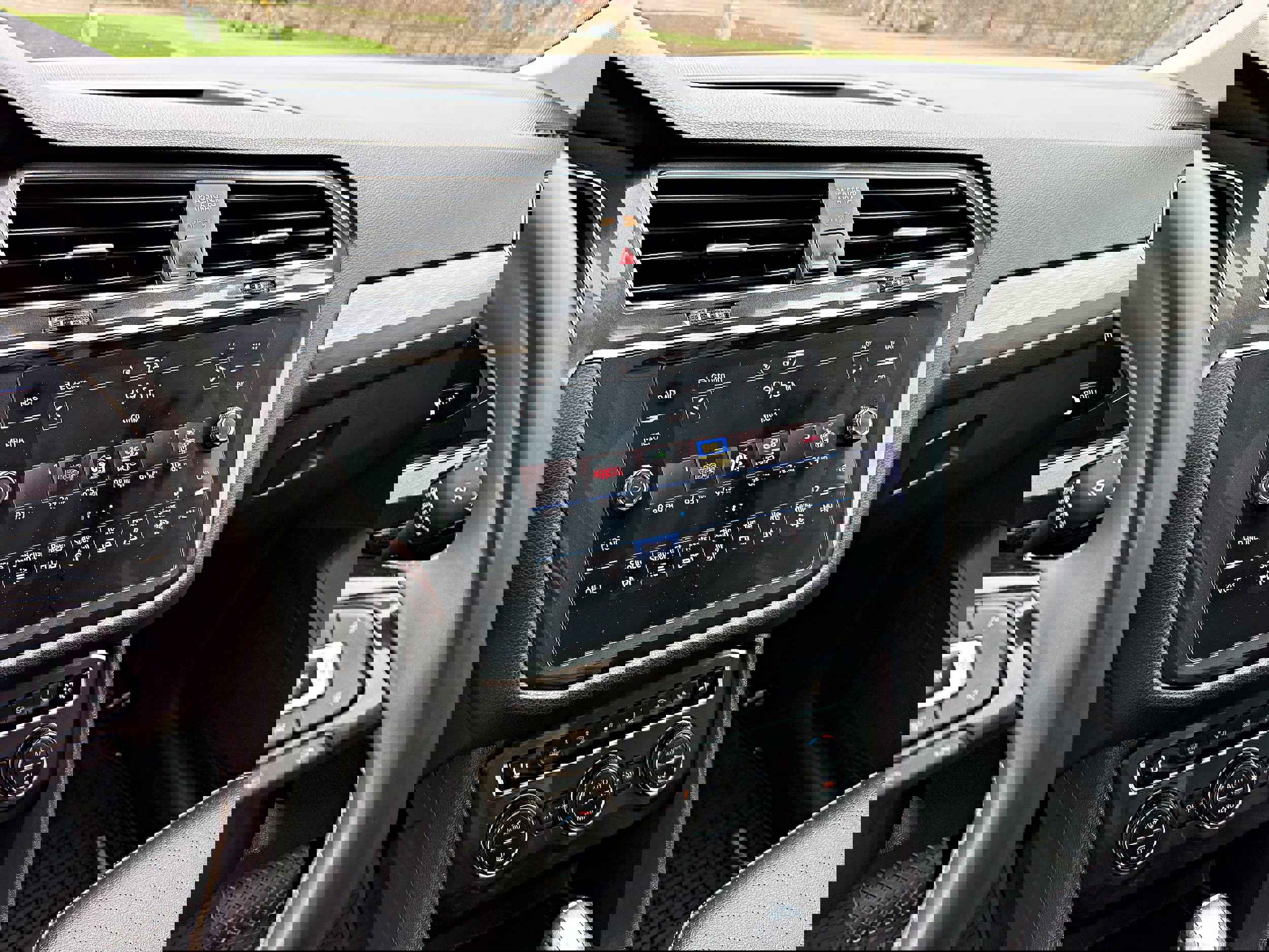 Used 2021 Volkswagen Tiguan SEL w/ 2-Row Tiguan MDO Package image 16