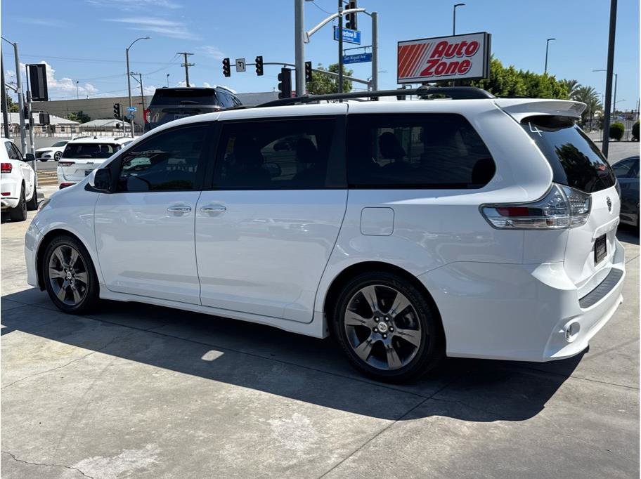 Used 2015 Toyota Sienna SE w/ SE Preferred Package FWD image 46