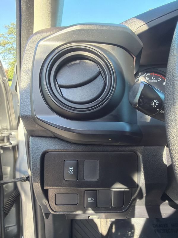 Used 2020 Toyota Tacoma SR AWD/4WD image 17
