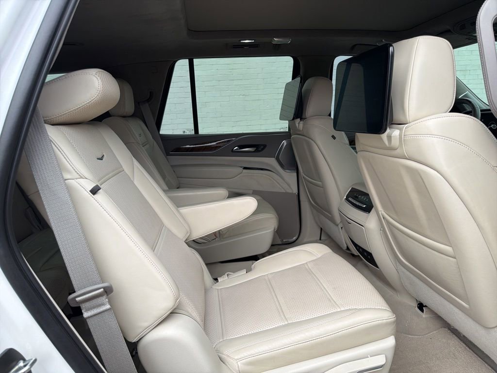 Used 2022 Cadillac Escalade Premium Luxury Platinum w/ Heavy-Duty Trailer Package image 10