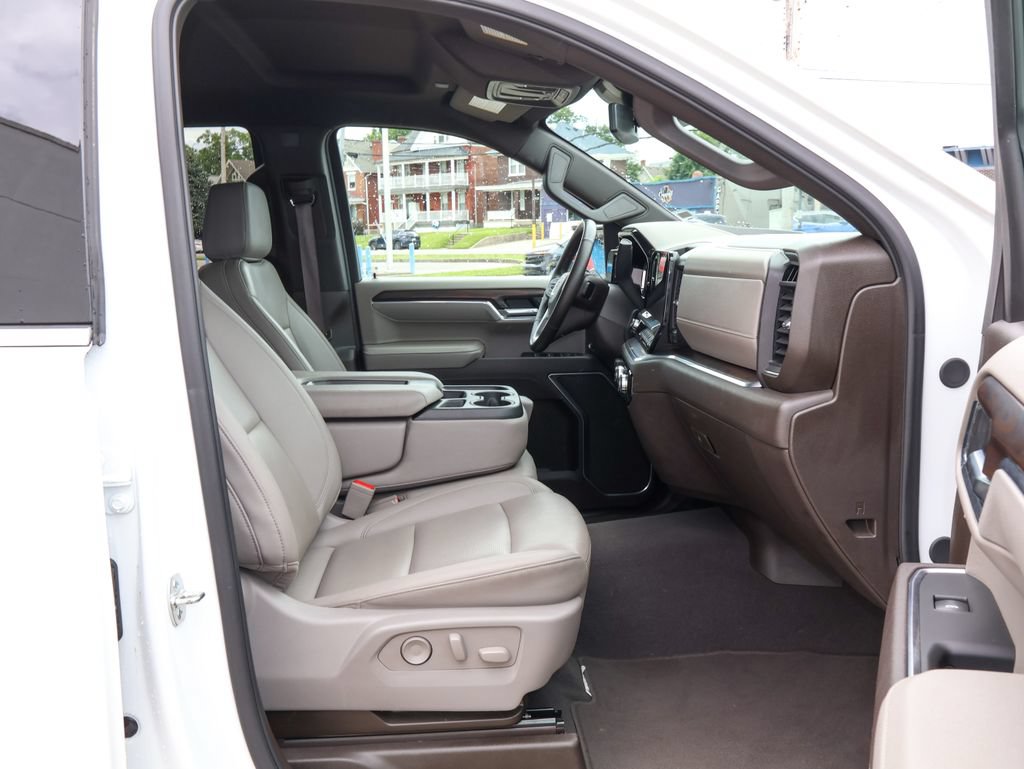 Used 2025 GMC Sierra 1500 SLT AWD/4WD image 27