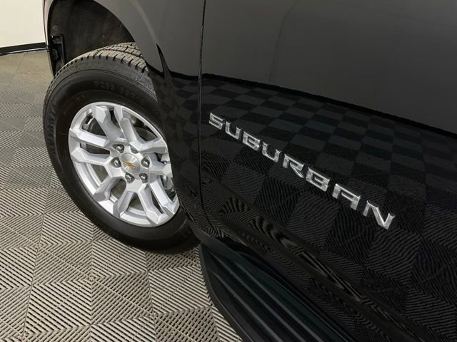 Used 2025 Chevrolet Suburban LT image 44