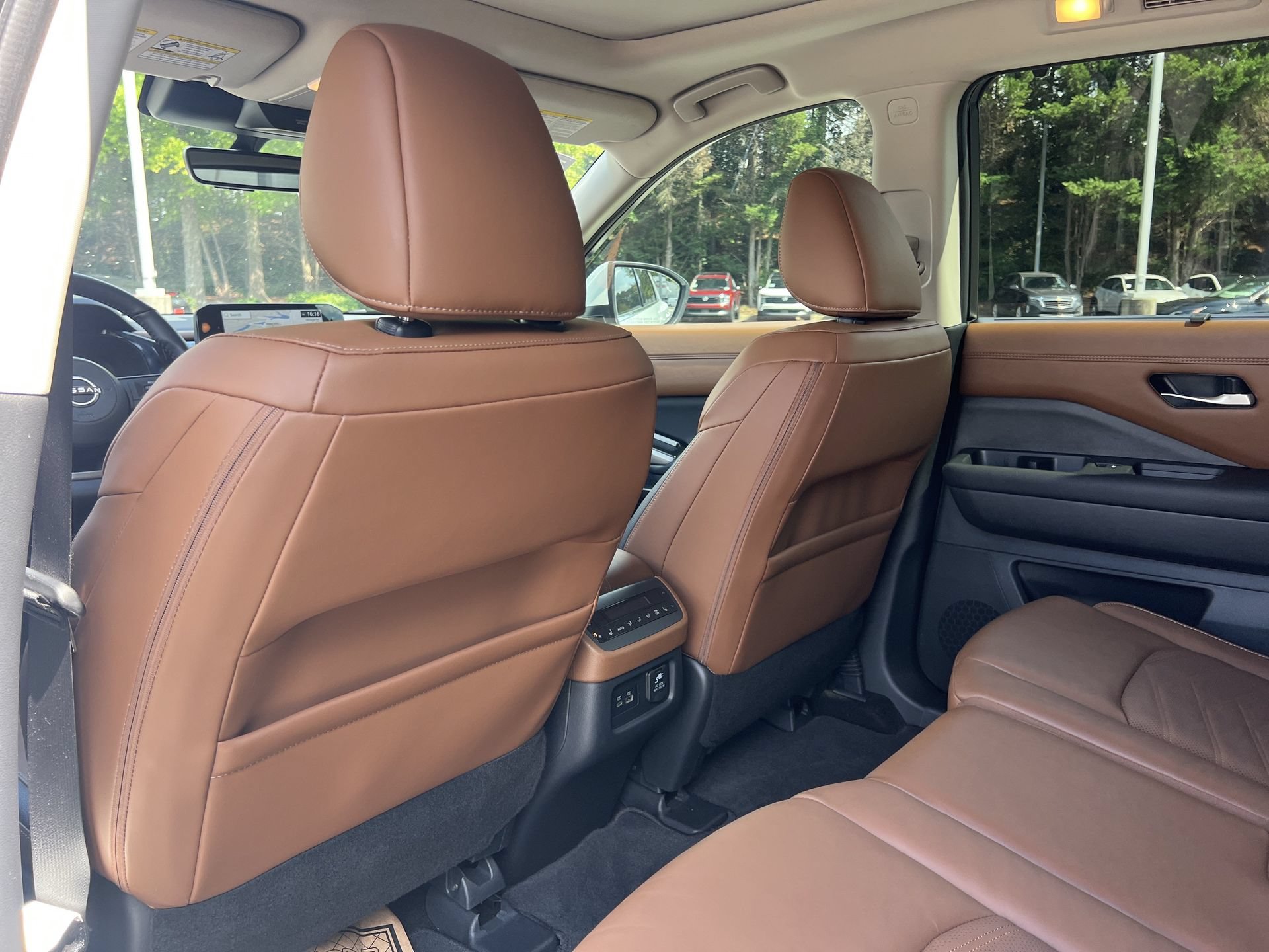 Certified 2025 Nissan Pathfinder Platinum w/ Cargo Package AWD/4WD image 22