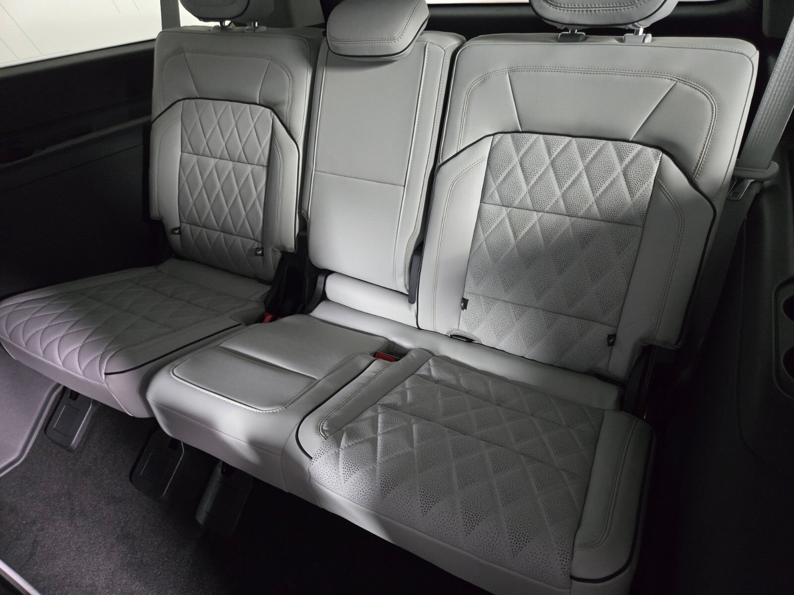 New 2026 Lincoln Navigator L Black Label w/ Black Label Special Edition AWD/4WD image 14