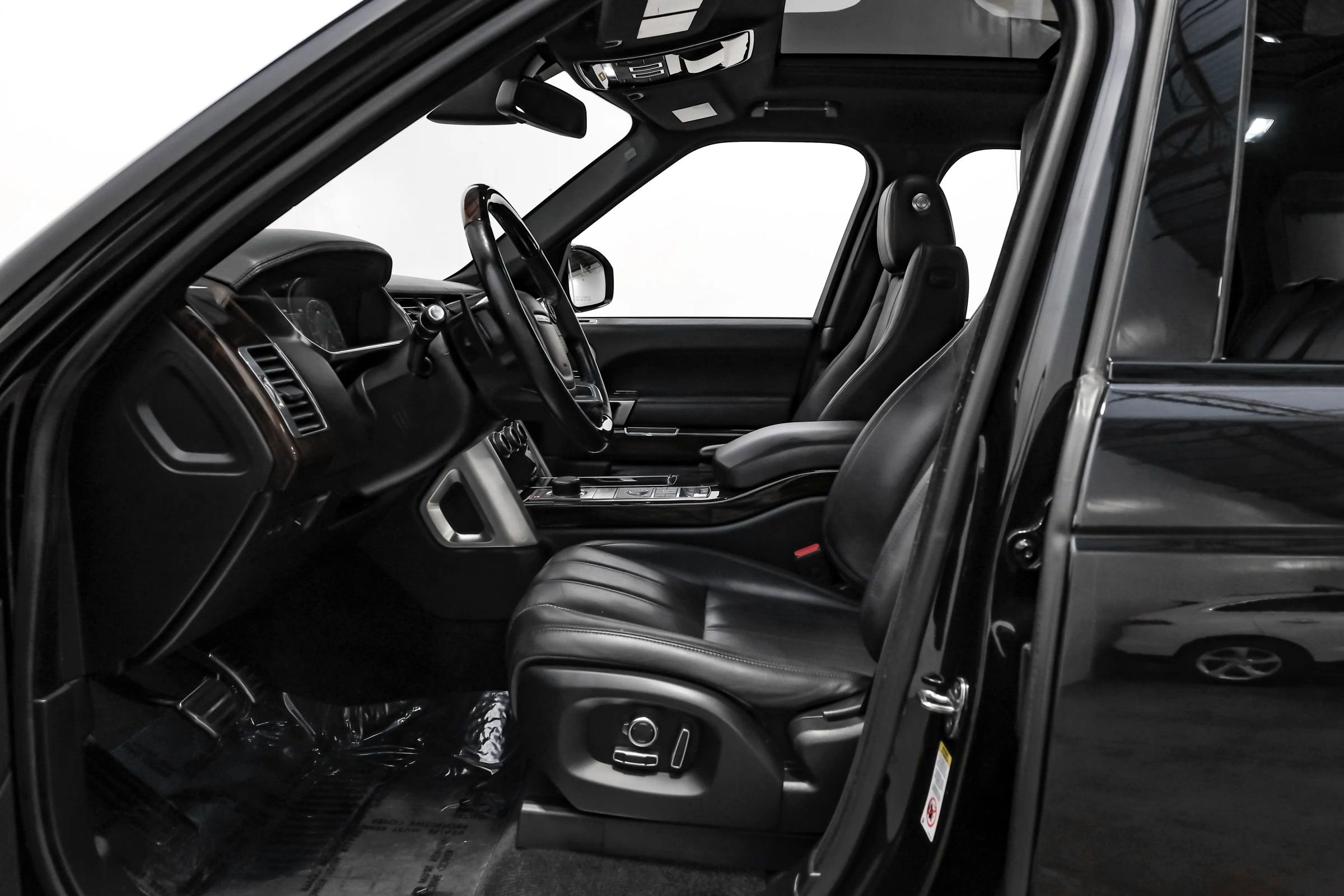 Used 2016 Land Rover Range Rover Supercharged AWD/4WD image 24