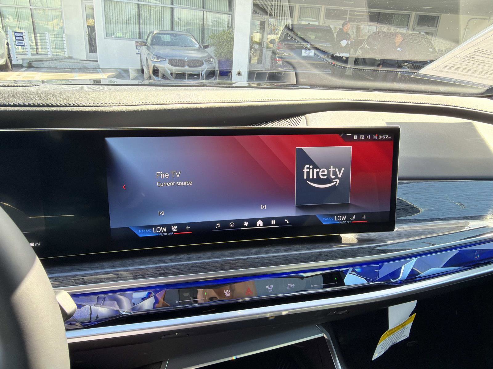 Used 2025 BMW i7 M70 w/ Executive Package image 22