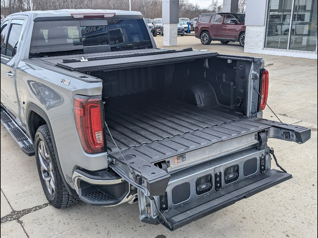 Used 2023 GMC Sierra 1500 SLT w/ SLT Premium Plus Package image 17
