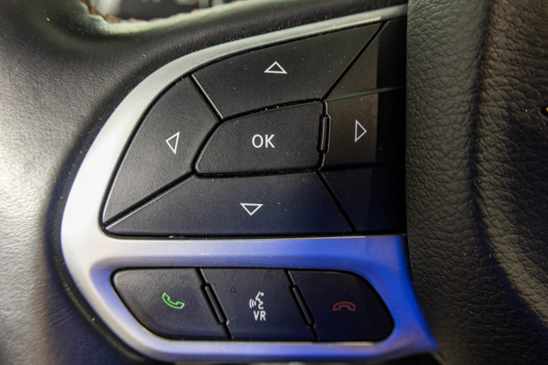 Used 2018 Chrysler Pacifica Touring-L image 32