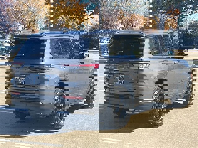 Used 2023 Jeep Grand Cherokee L Limited w/ Black Appearance Package image 4