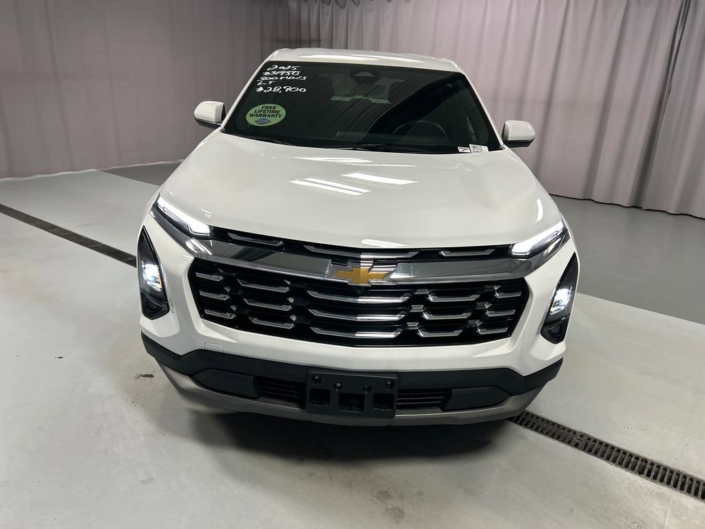 Used 2025 Chevrolet Equinox LT w/ Safety and Technology Package image 2