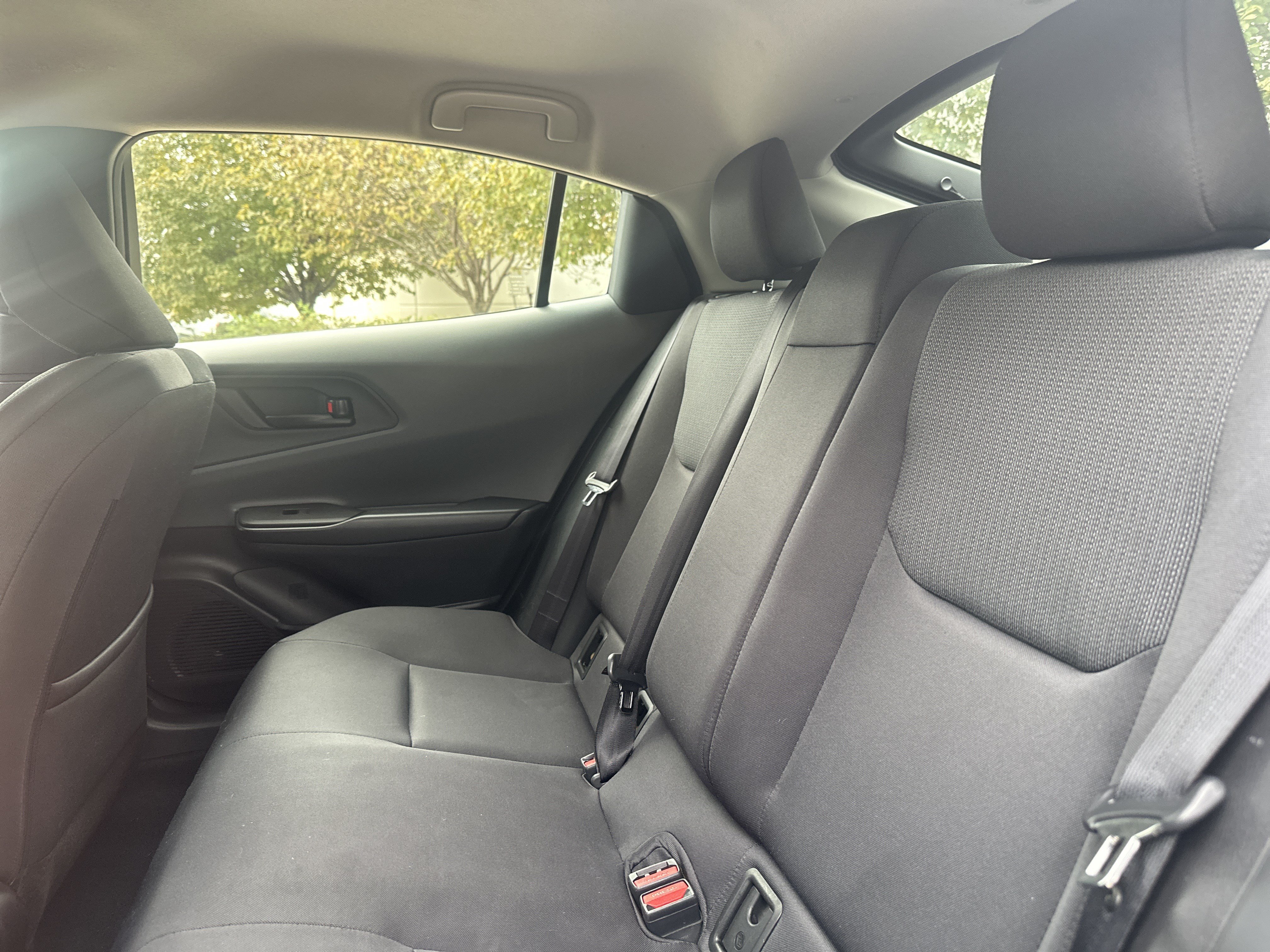 Used 2025 Toyota Prius LE FWD image 31