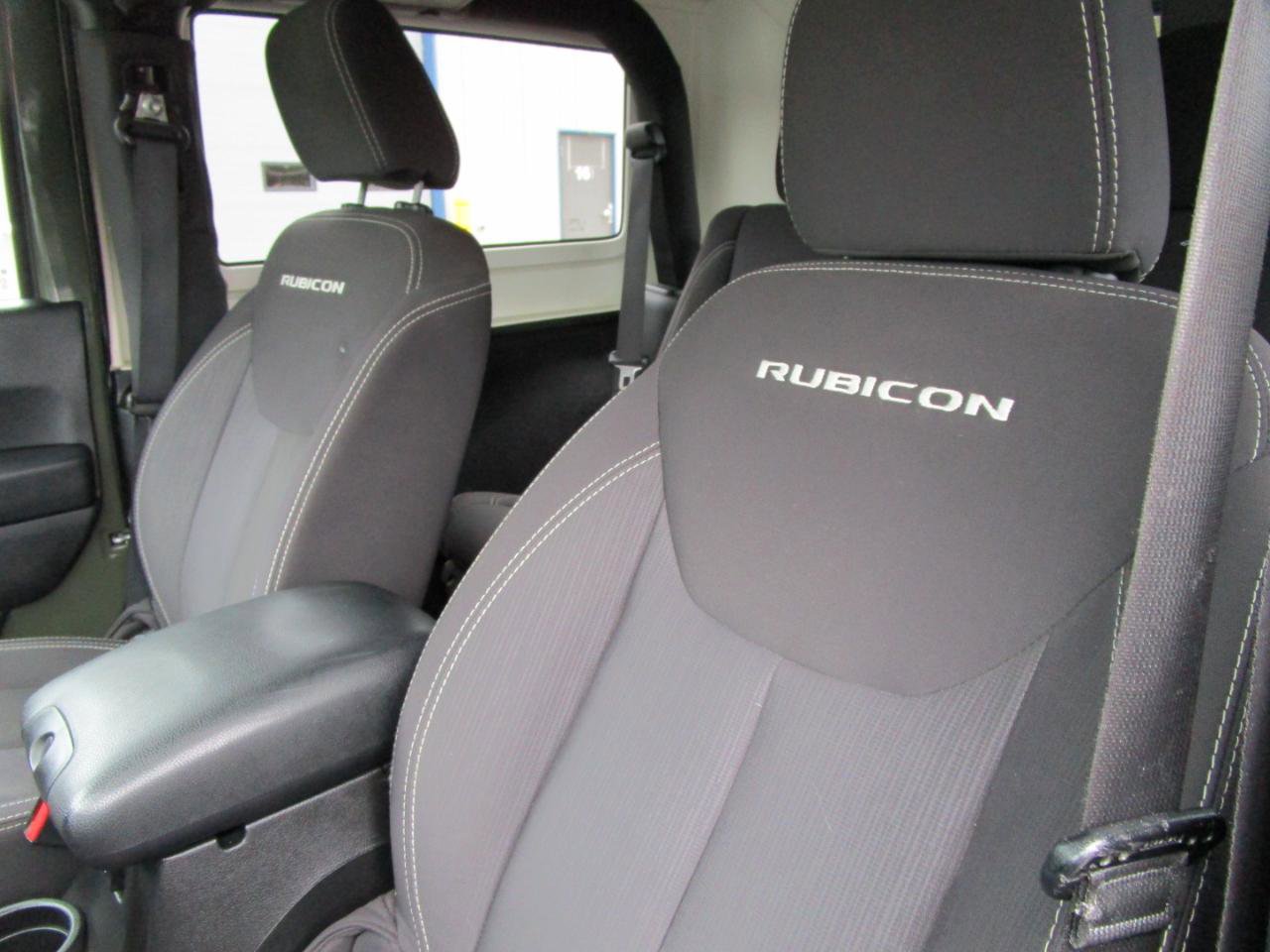 Used 2015 Jeep Wrangler Rubicon w/ Dual Top Group AWD/4WD image 12