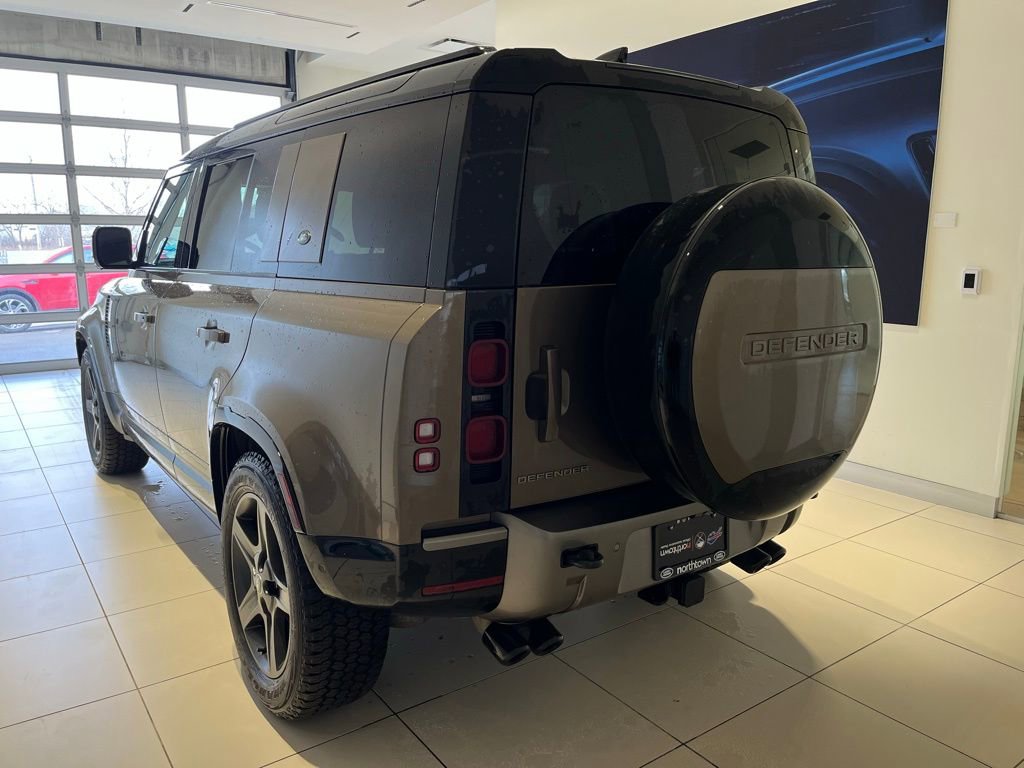 Used 2024 Land Rover Defender 110 X-Dynamic SE image 2