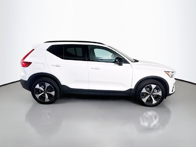 Used 2026 Volvo XC40 B5 Plus AWD/4WD image 11