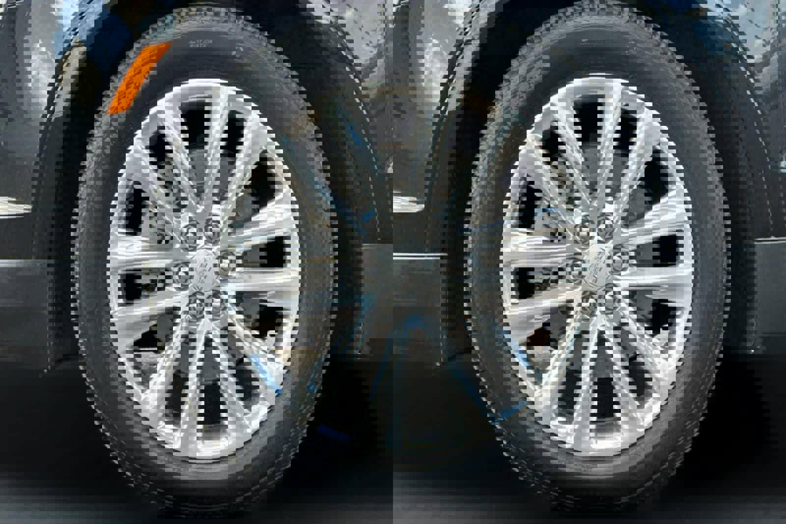 Used 2017 Cadillac XT5 Platinum AWD/4WD image 30