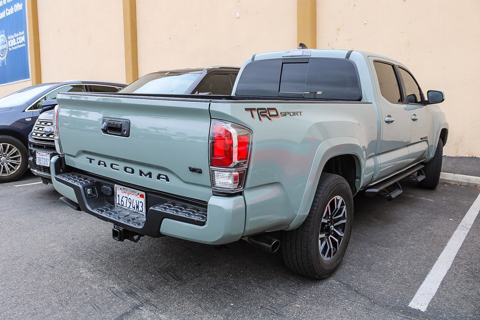 Used 2023 Toyota Tacoma TRD Sport w/ Black Out Package (TMS) RWD image 15