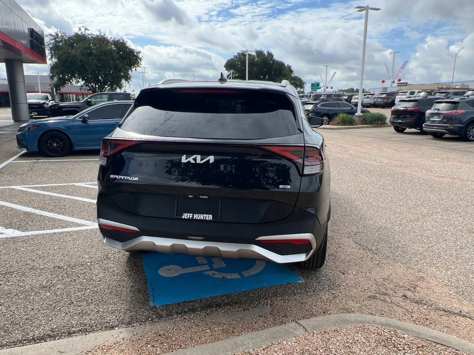 Used 2023 Kia Sportage EX image 4