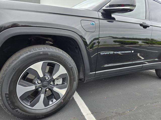 Used 2022 Jeep Grand Cherokee Limited 4xe w/ Luxury Tech Group II AWD/4WD image 11