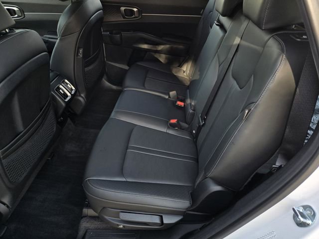 Certified 2025 Kia Sorento S w/ Panoramic Sunroof Package image 13