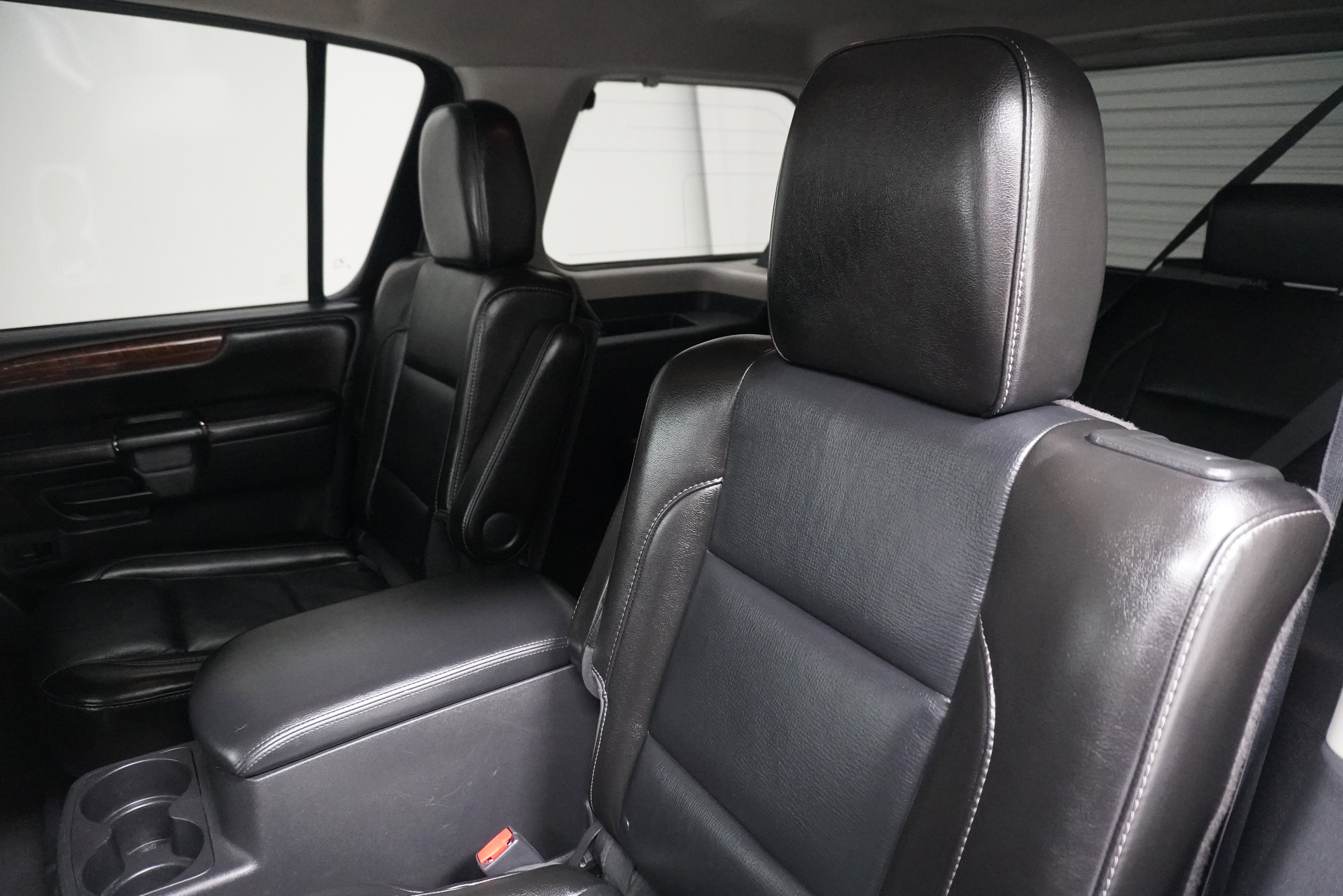 Used 2014 Nissan Armada Platinum w/ 2nd Row Captain Seat Package RWD image 10