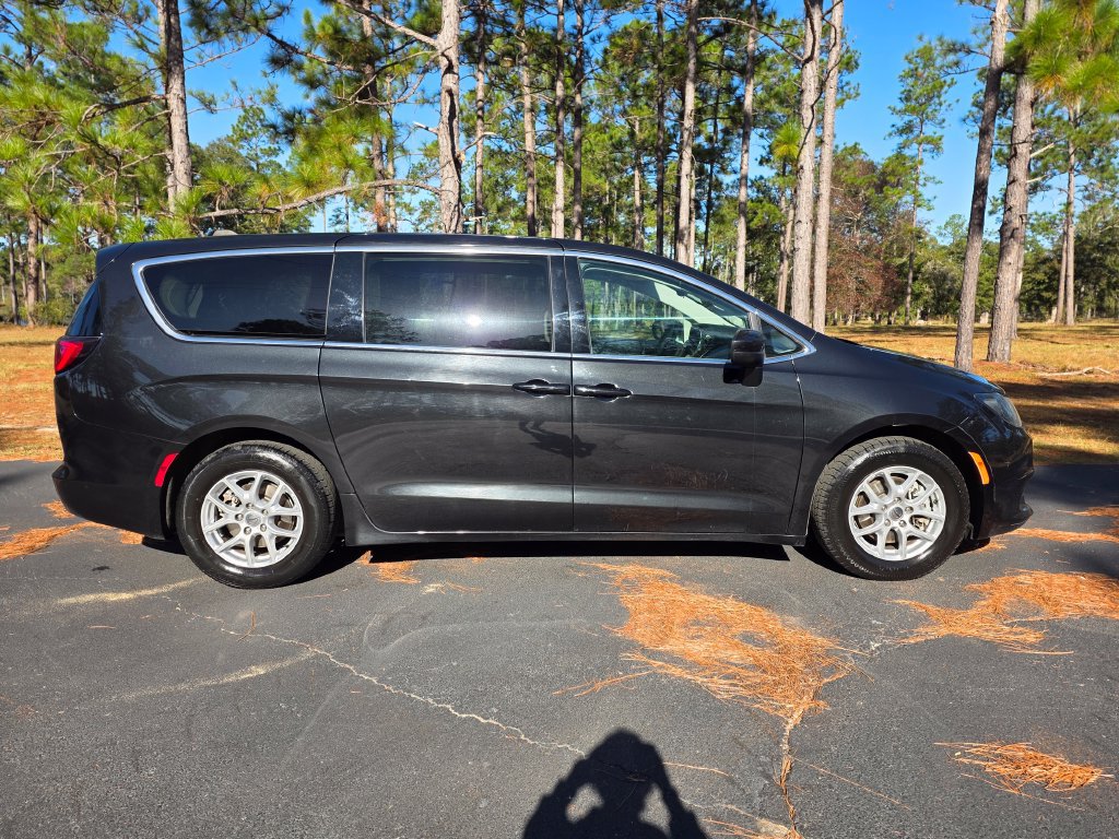 Used 2023 Chrysler Voyager LX FWD image 6