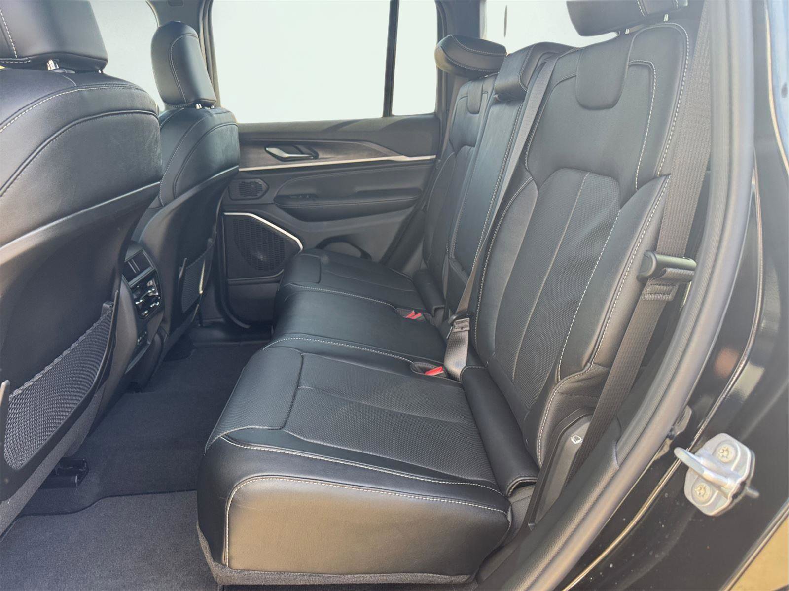 New 2026 Jeep Grand Cherokee Limited Reserve image 13