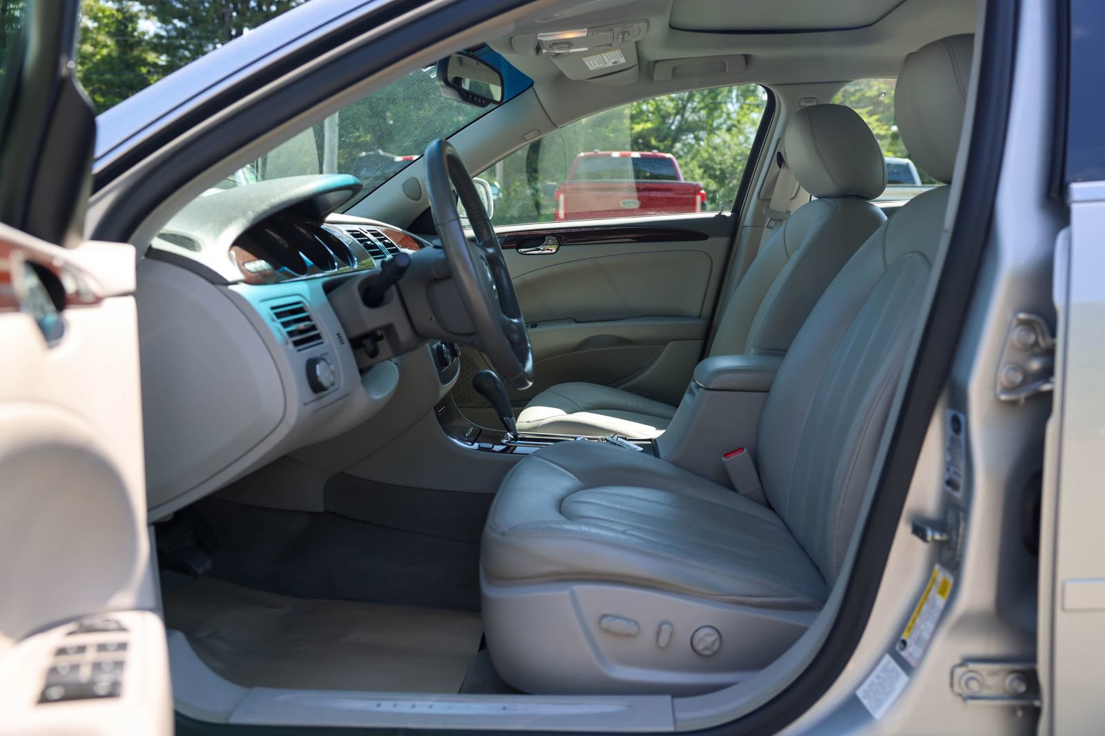 Used 2011 Buick Lucerne CXL w/ Driver Confidence Package FWD image 14