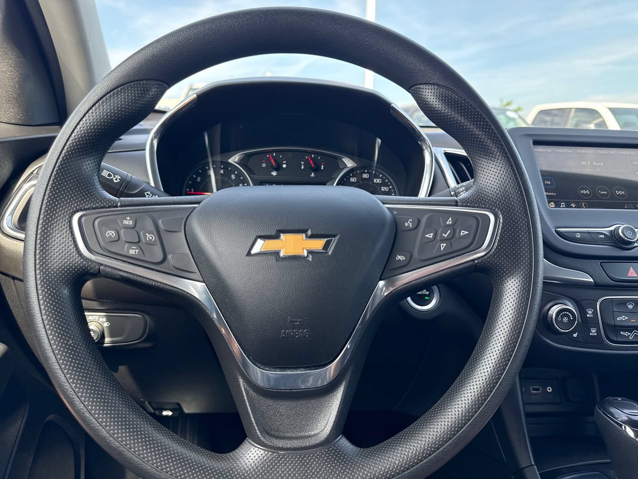 Used 2019 Chevrolet Equinox LT w/ LPO, Blackout Package FWD image 18