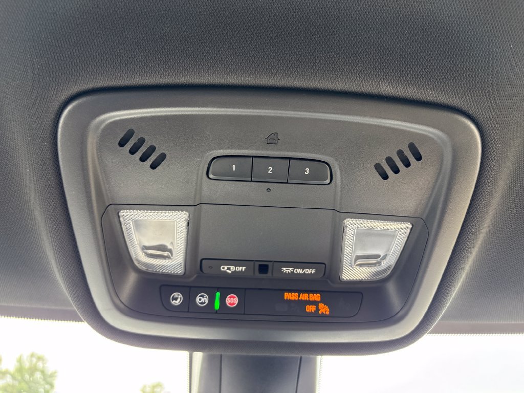 Used 2023 Chevrolet Traverse Premier FWD image 39