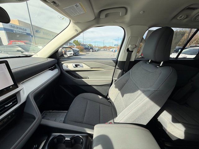 New 2025 Ford Explorer Active image 31