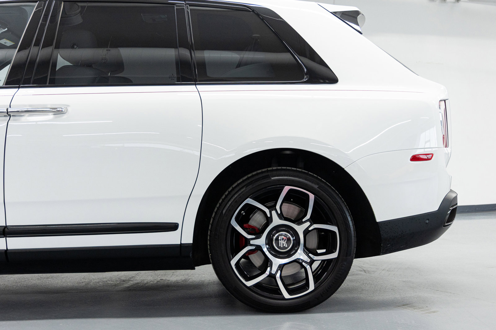 Certified 2024 Rolls-Royce Cullinan Black Badge image 6
