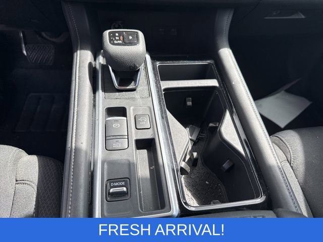 Used 2025 Nissan Pathfinder SV image 4