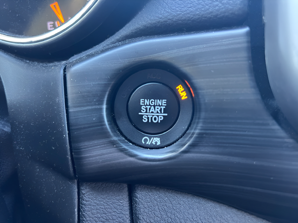 Used 2019 Jeep Grand Cherokee Laredo AWD/4WD image 23