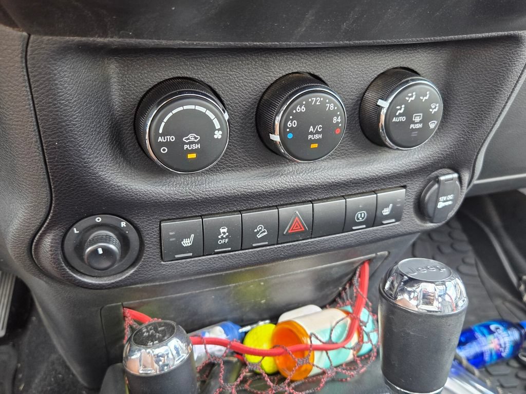Used 2017 Jeep Wrangler Unlimited Rubicon AWD/4WD image 19