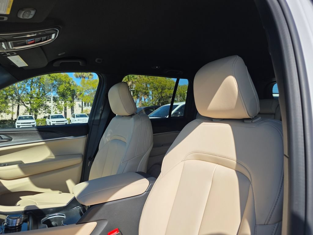 New 2026 Jeep Grand Cherokee Limited RWD image 12