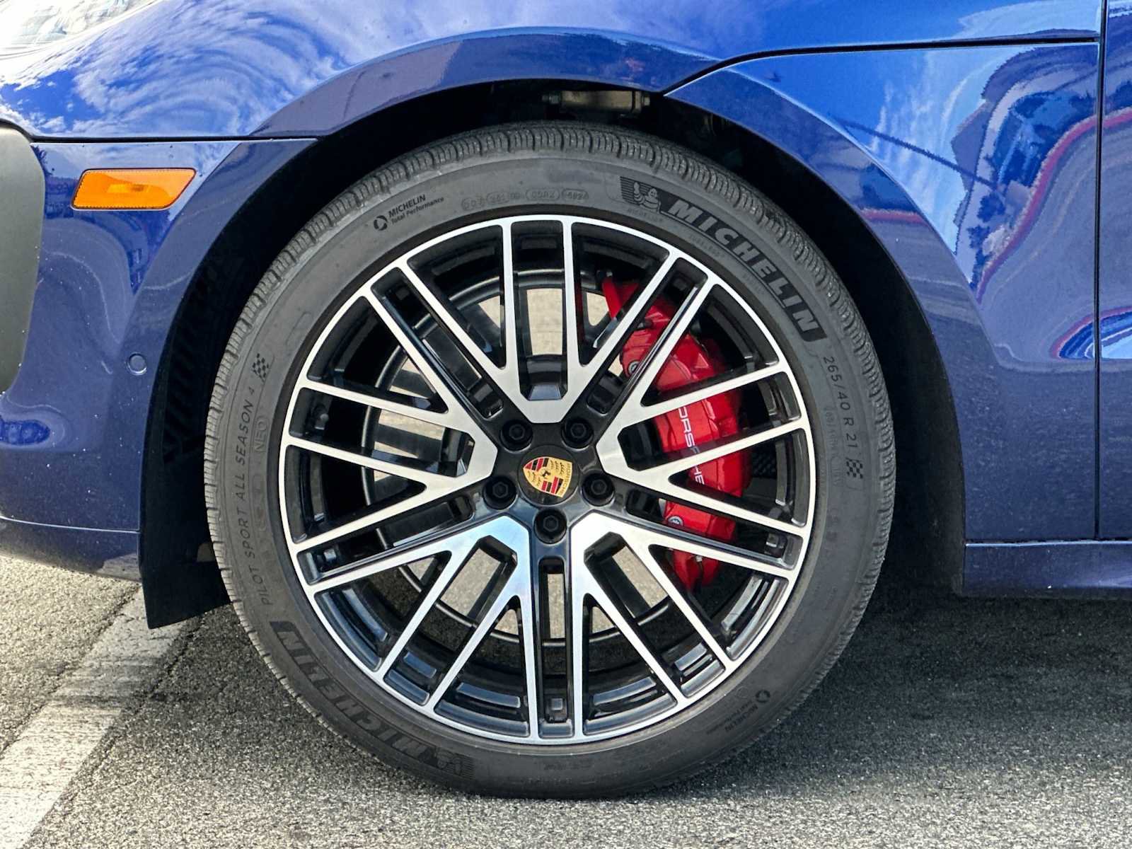 Used 2025 Porsche Macan GTS image 27