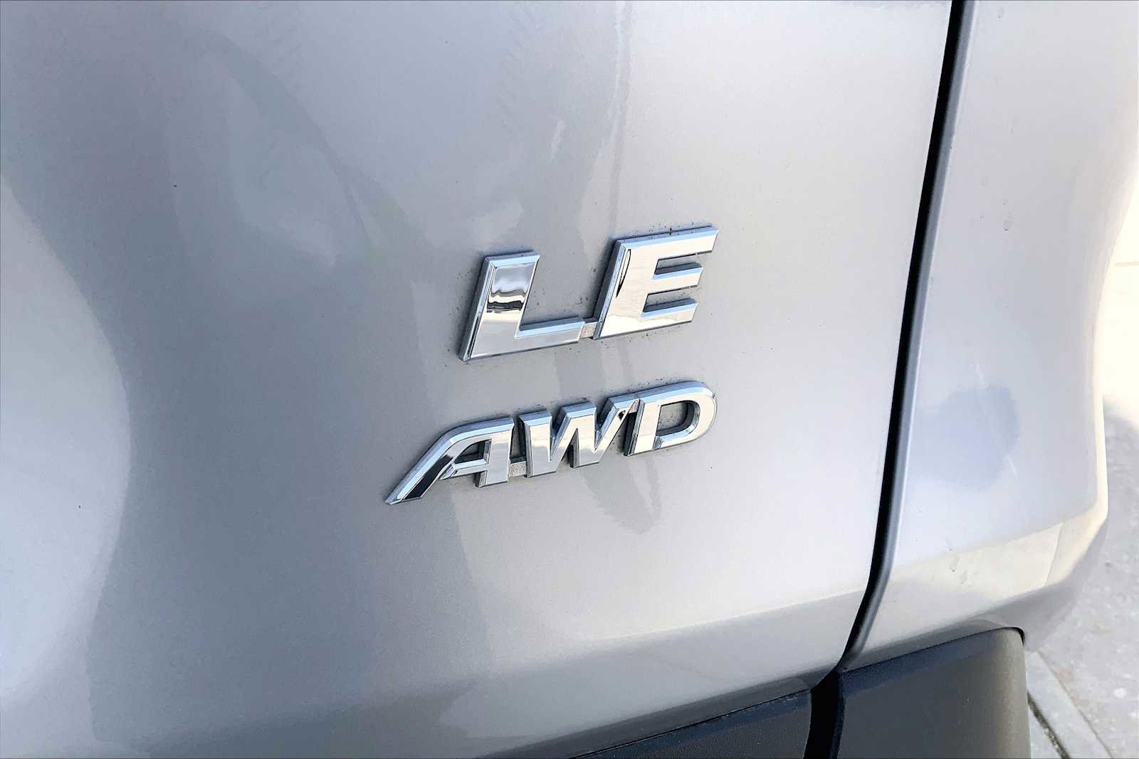 Used 2019 Toyota RAV4 LE w/ All Weather Liner Package AWD/4WD image 10