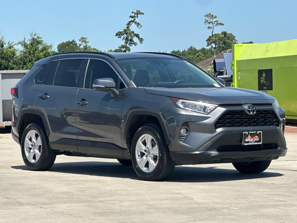 Used 2021 Toyota RAV4 XLE w/ Convenience Package FWD image 8