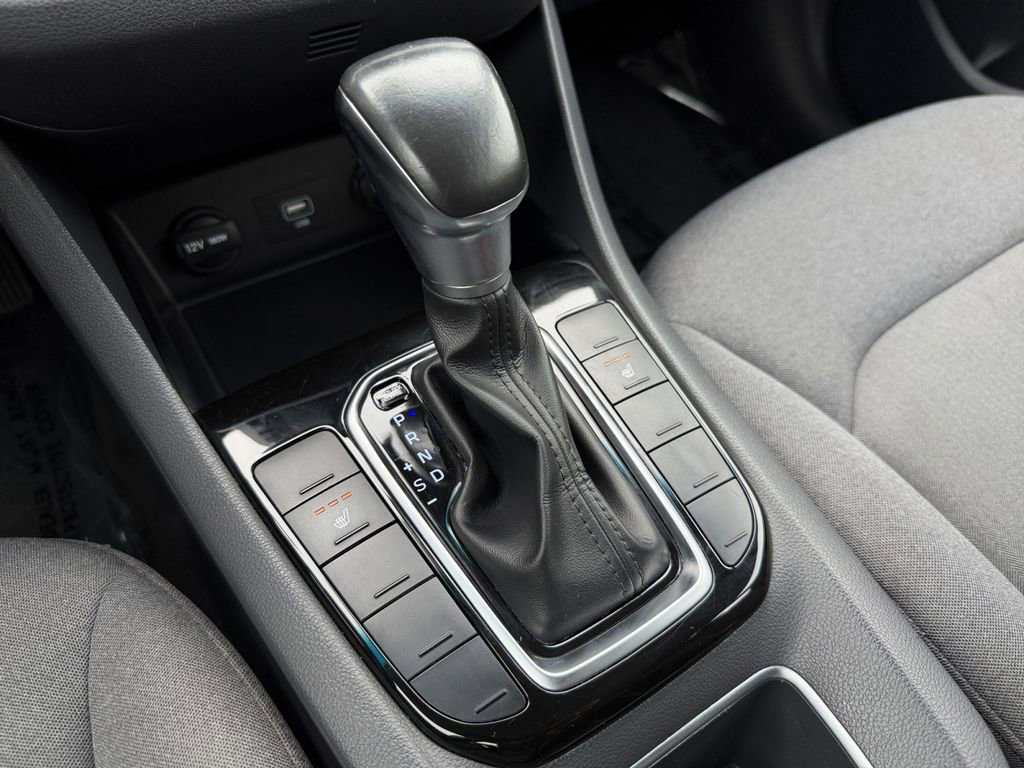 Used 2020 Hyundai Ioniq SE image 28