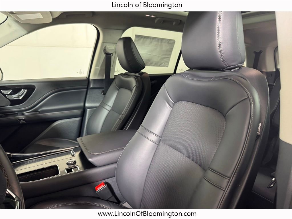 New 2026 Lincoln Aviator AWD w/ Jet Appearance Package image 24