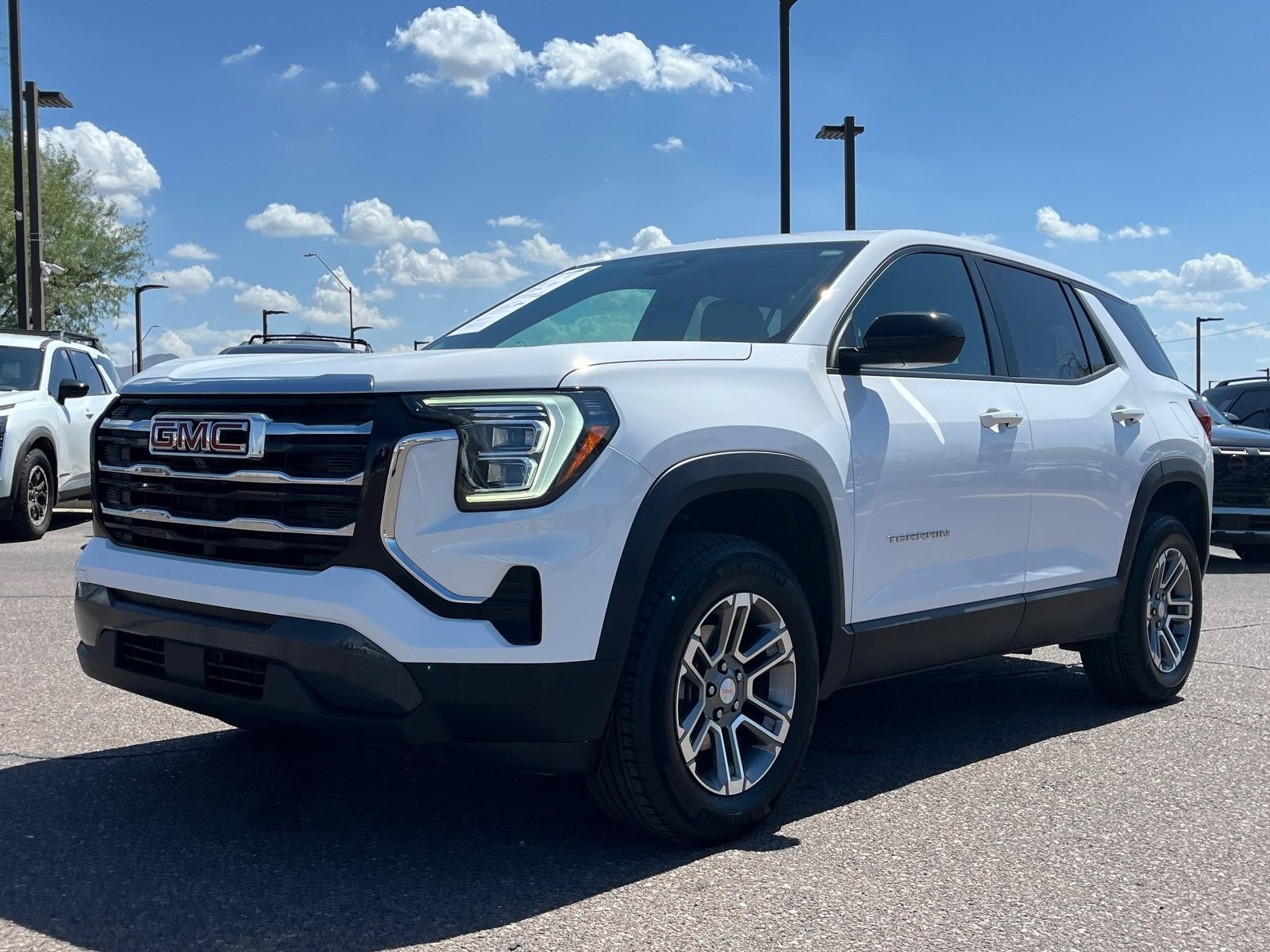 Used 2025 GMC Terrain Elevation FWD image 2